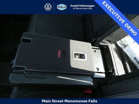 Used 2025 Volkswagen Taos SE image 42
