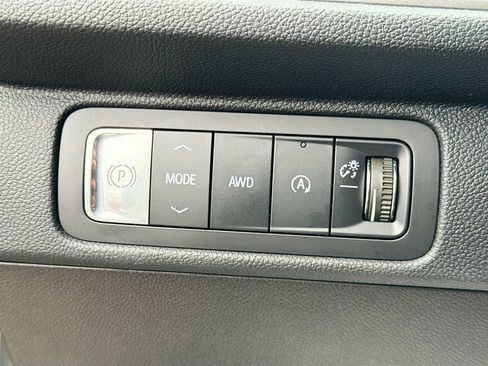 Used 2024 Chevrolet Traverse LT image 35