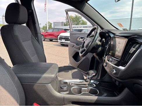 Used 2023 Chevrolet Traverse LT FWD image 32