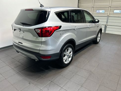 Used 2019 Ford Escape SE FWD image 3