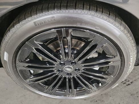 New 2025 Land Rover Range Rover Long Wheelbase SE image 10