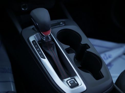 New 2025 Chevrolet Trax RS w/ Sunroof Package image 17