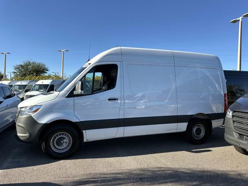 Used 2025 Mercedes-Benz Sprinter 2500 image 2