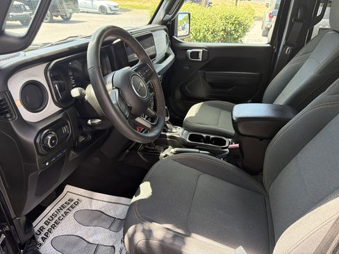 Used 2024 Jeep Wrangler Unlimited AWD/4WD image 12
