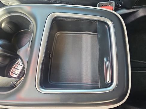 Used 2023 Chrysler Pacifica Touring-L FWD image 25