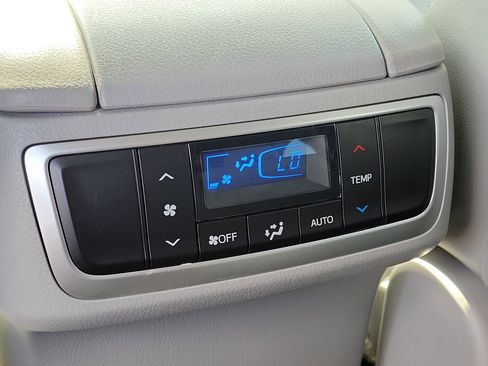 Used 2018 Toyota Highlander Limited AWD/4WD image 13