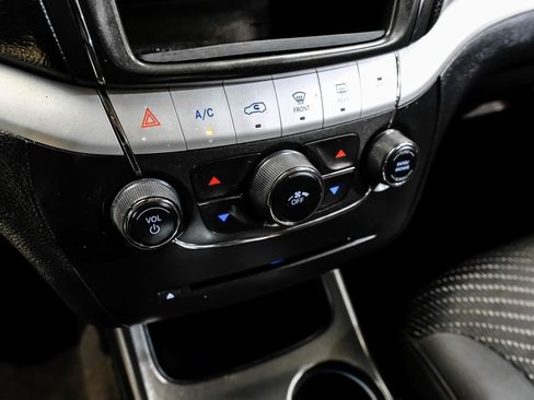 Used 2017 Dodge Journey SE image 26