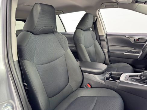 Used 2019 Toyota RAV4 LE image 31