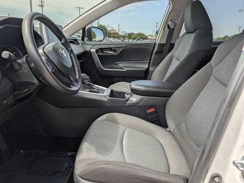Used 2025 Toyota RAV4 XLE w/ Convenience Package FWD image 26