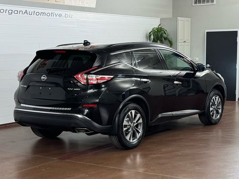 Used 2017 Nissan Murano SV image 3