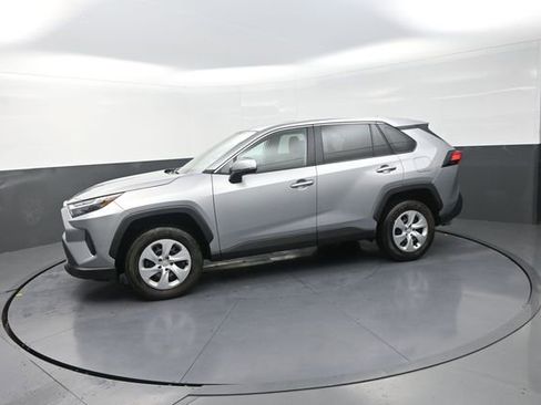 Used 2025 Toyota RAV4 LE AWD/4WD image 35