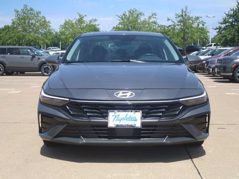Used 2025 Hyundai Elantra SEL FWD image 3