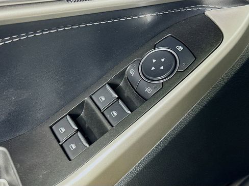 Used 2022 Ford Explorer XLT image 19