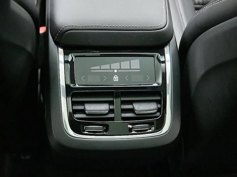 Certified 2023 Volvo XC60 B5 Ultimate image 25