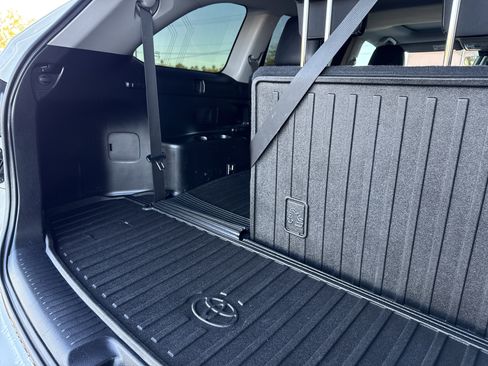 Used 2017 Toyota Highlander SE image 14