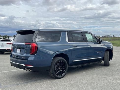New 2026 GMC Yukon XL Denali image 3