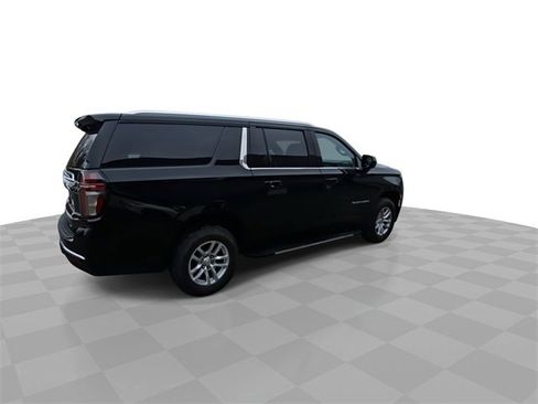 Used 2021 Chevrolet Suburban LT image 8