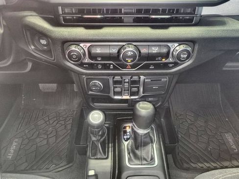 Used 2025 Jeep Gladiator Sport AWD/4WD image 19