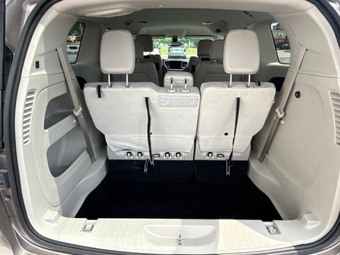 Used 2018 Chrysler Pacifica Touring-L Plus FWD image 9