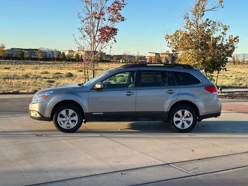 Used 2011 Subaru Outback 2.5i Limited image 9