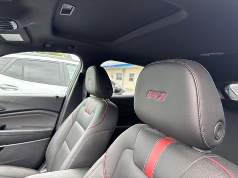 Used 2024 Chevrolet Trax RS w/ Sunroof Package FWD image 4