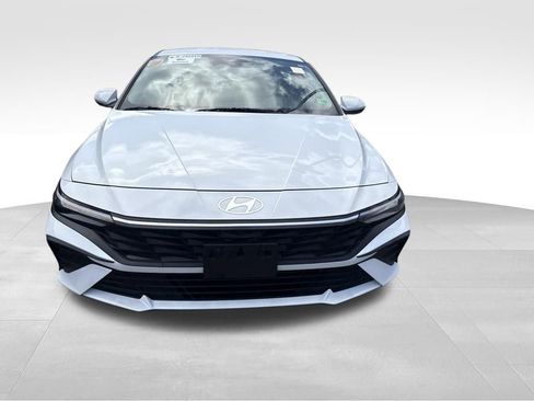 Used 2024 Hyundai Elantra SEL FWD image 5