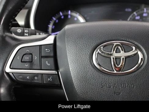 Used 2023 Toyota Highlander XLE FWD image 8