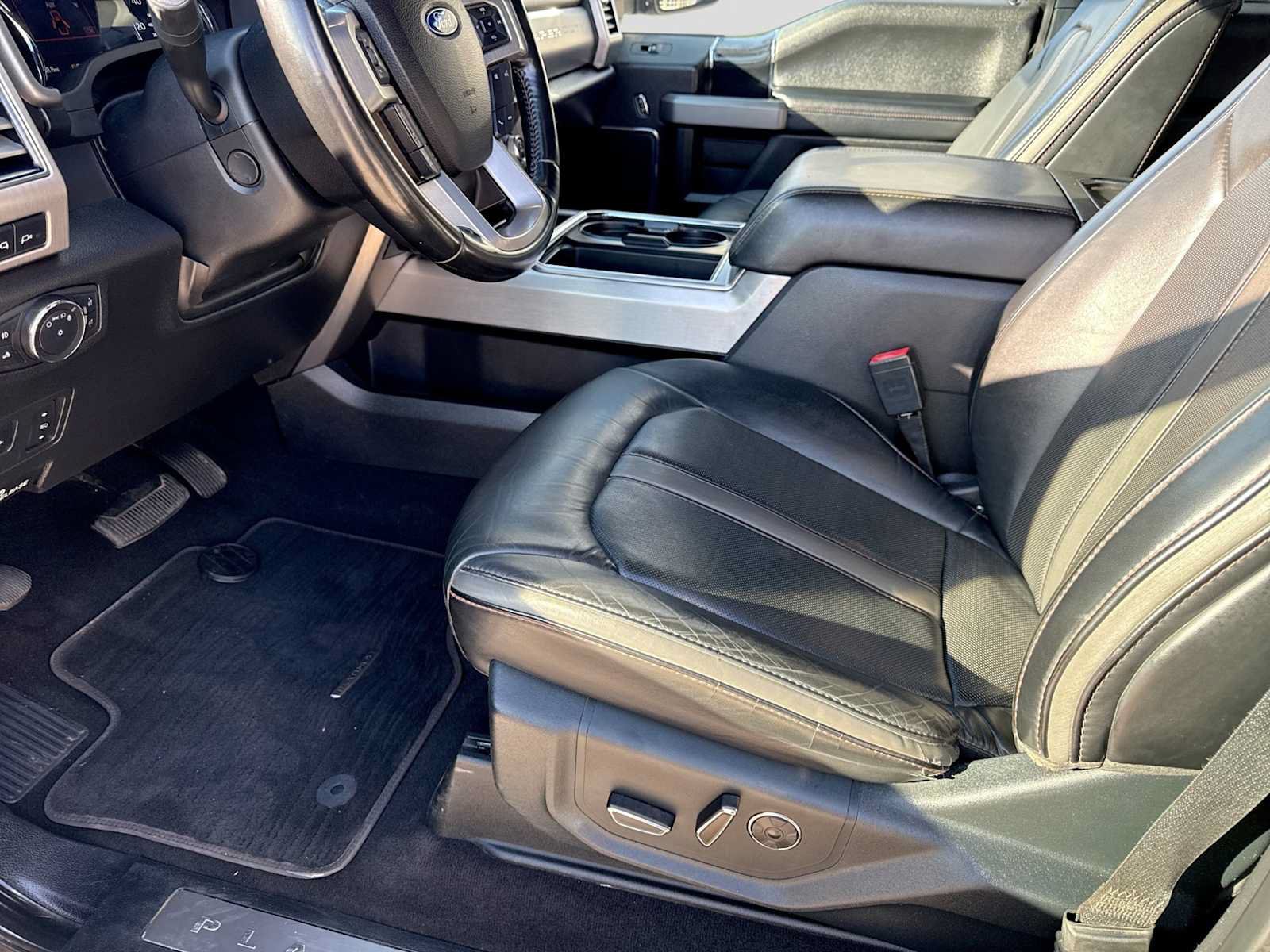 Used 2020 Ford F450 Platinum w/ FX4 Off-Road Package AWD/4WD image 15