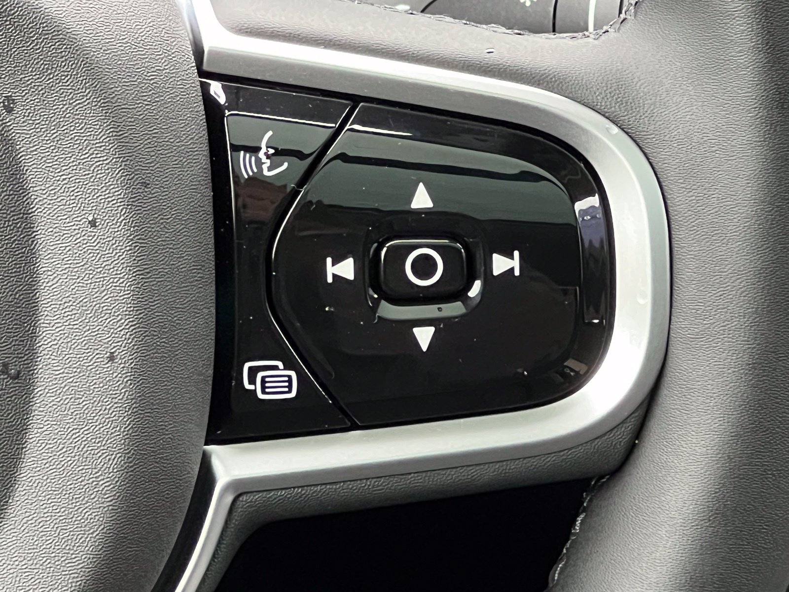 New 2026 Volvo XC90 T8 Plus w/ Protection Package Premier AWD/4WD image 29