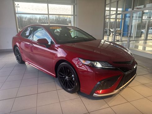 Used 2023 Toyota Camry XSE image 3