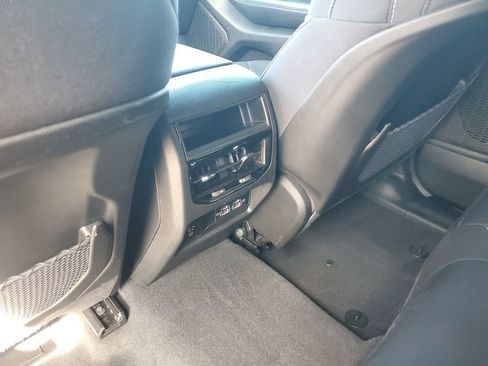 Used 2025 Jeep Grand Cherokee Laredo w/ Luxury Tech Group I RWD image 14