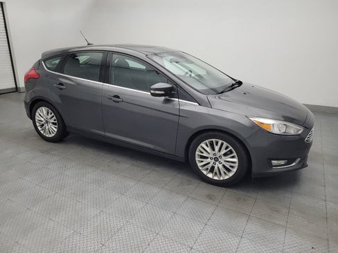 Used 2018 Ford Focus Titanium w/ Titanium Technology Package FWD image 11