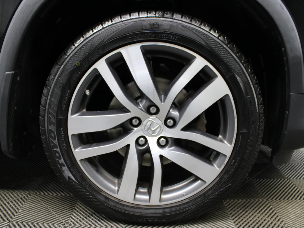 Used 2018 Honda Pilot Touring image 12