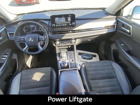Used 2024 Mitsubishi Outlander SE image 11