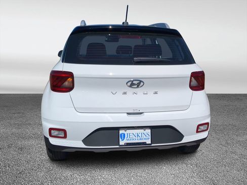 New 2025 Hyundai Venue Limited image 4