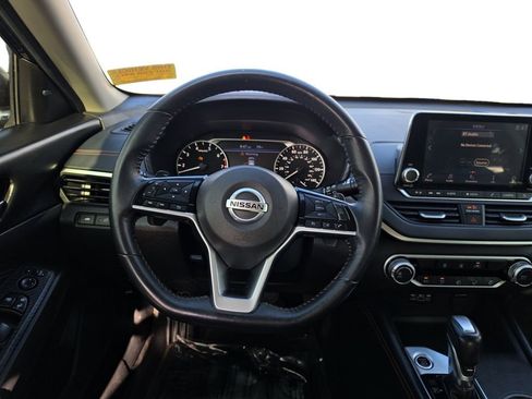 Used 2019 Nissan Altima 2.5 SR FWD image 12