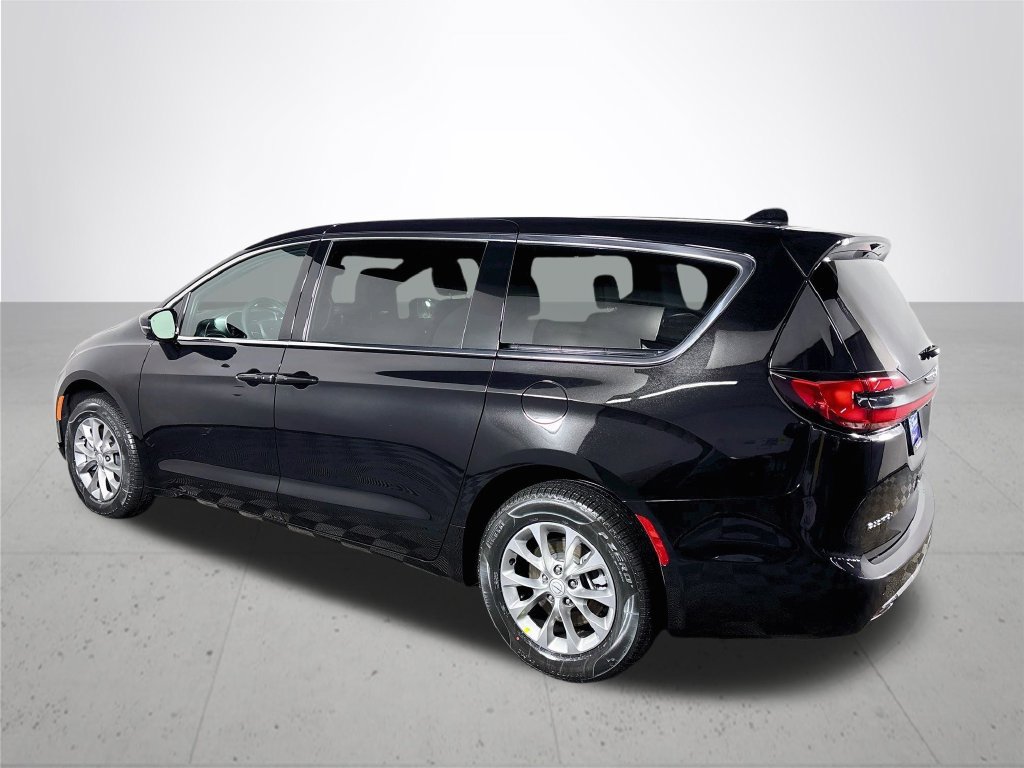 New 2026 Chrysler Pacifica Select AWD/4WD image 8