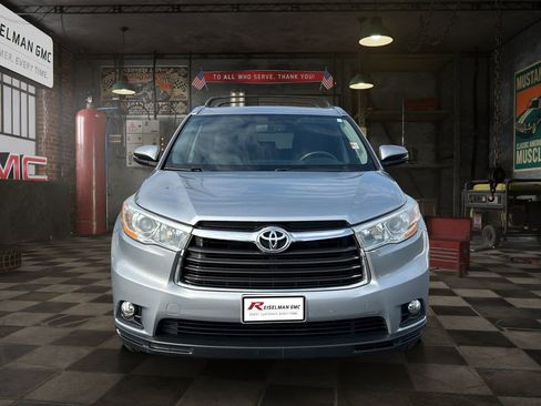 Used 2014 Toyota Highlander XLE AWD/4WD image 2