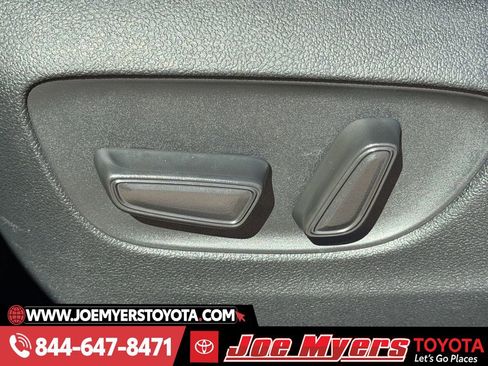 Used 2025 Toyota Highlander LE image 28