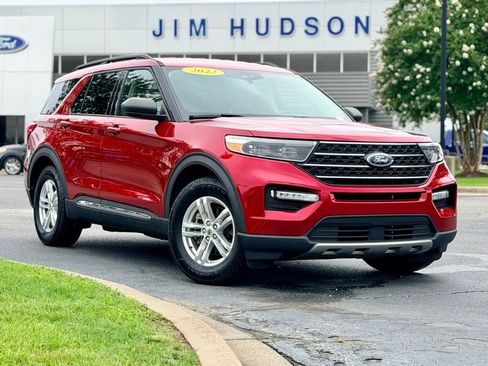 Certified 2022 Ford Explorer XLT w/ Equipment Group 202A RWD image 2