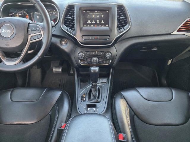 Used 2019 Jeep Cherokee Latitude Plus w/ Comfort/Convenience Group FWD image 25