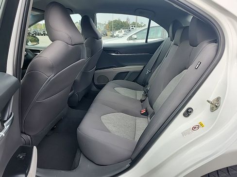 Used 2018 Toyota Camry L image 22