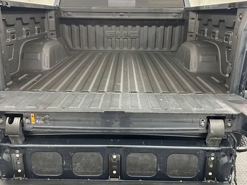 Used 2022 GMC Sierra 1500 SLT w/ SLT Premium Plus Package AWD/4WD image 32