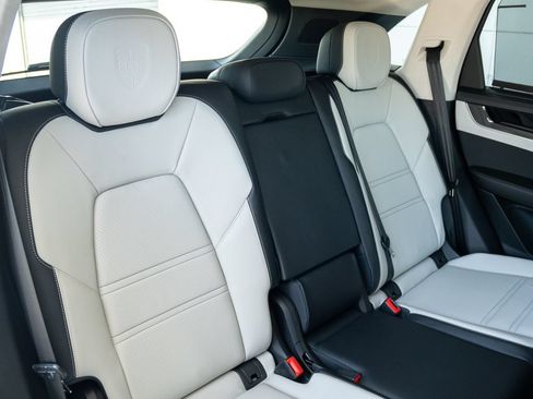 New 2025 Porsche Cayenne Turbo AWD/4WD image 18