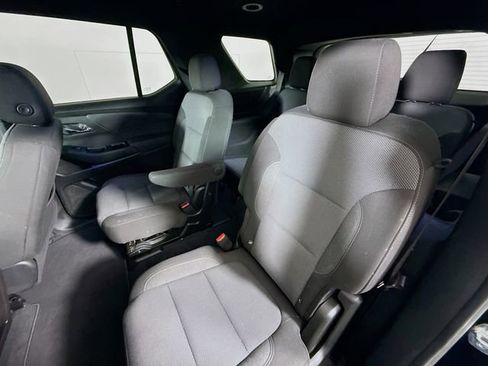 Used 2023 Chevrolet Traverse LT image 24