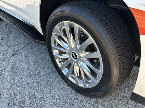 Used 2023 Cadillac Escalade ESV Premium Luxury image 7