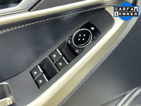 Used 2022 Ford Explorer XLT image 14