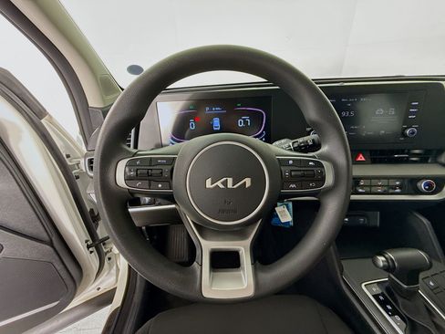 Used 2023 Kia Sportage LX AWD/4WD image 11