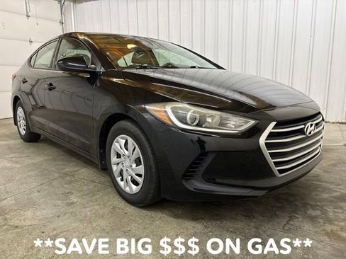 Used 2018 Hyundai Elantra SE FWD image 1