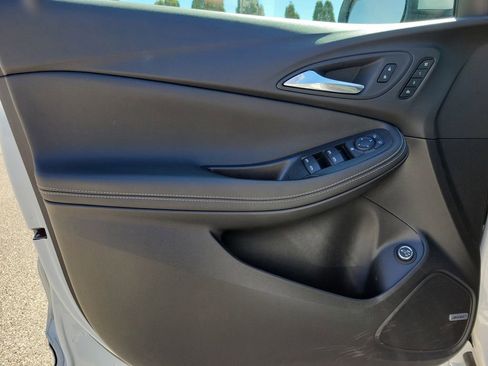 Used 2025 Buick Encore GX Avenir w/ Avenir Convenience Package AWD/4WD image 15